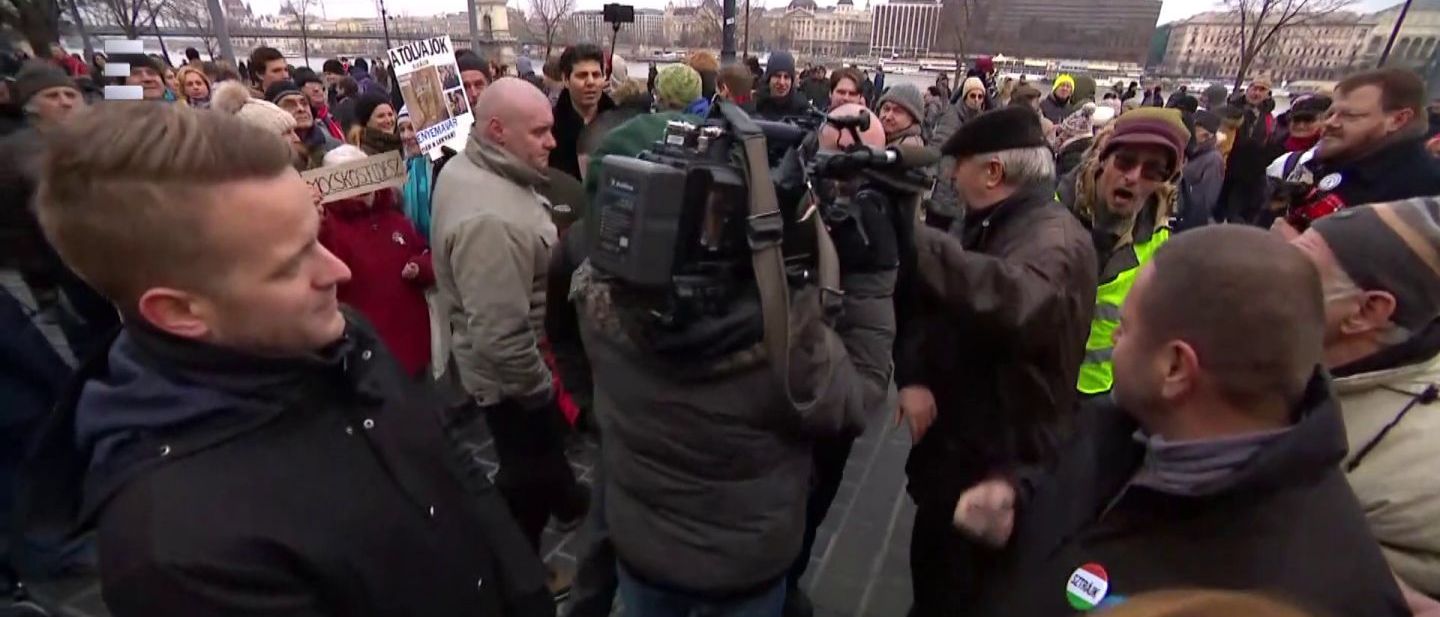 Megtámadták az ECHO TV stábját