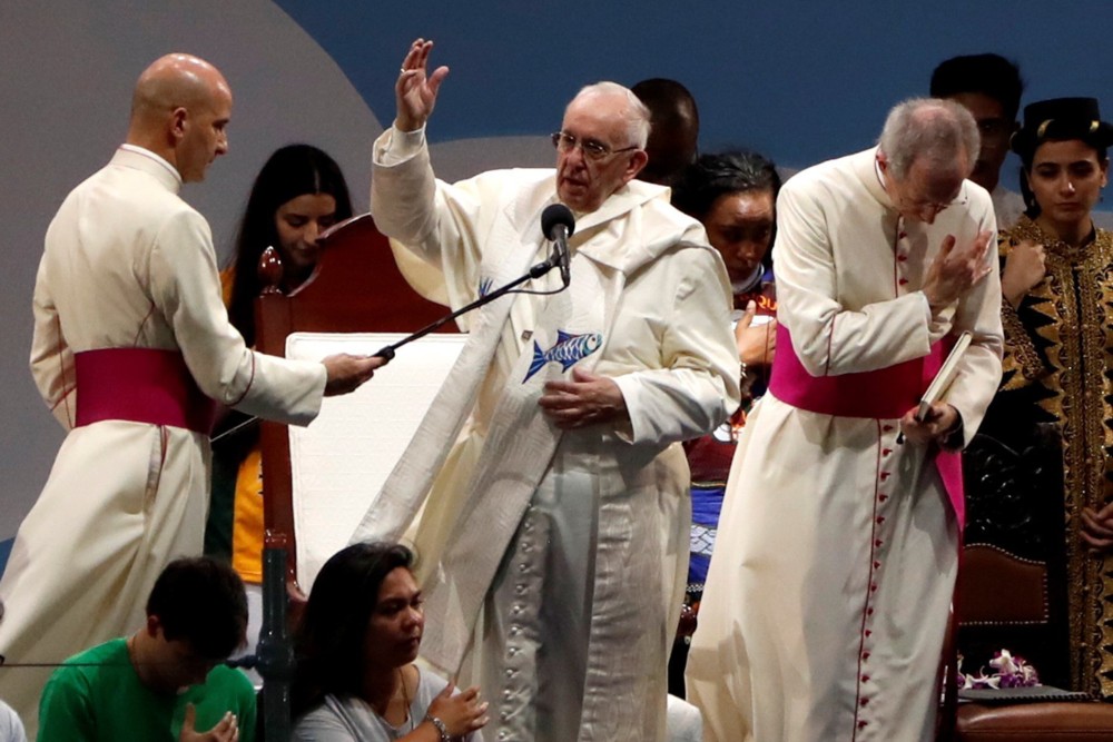 A pápa nem szereti a falakat