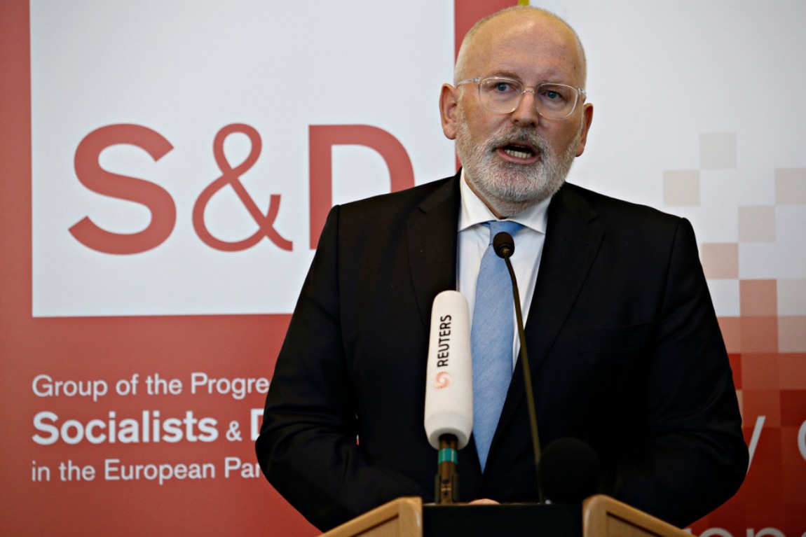 Timmermans aggódna...