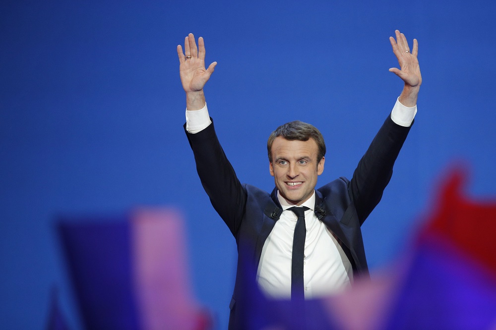 A konzultációban való részvételre buzdít Macron