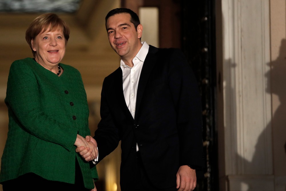 Merkel Görögországban turnézik