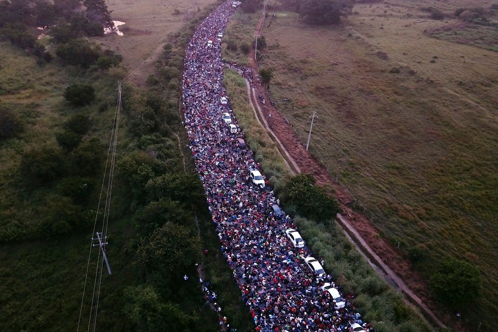 Mozgásban az újabb migránskaraván