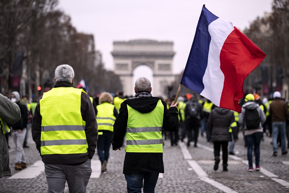 Úgy döntöttek, nem tudósítanak a sárgamellényesekről