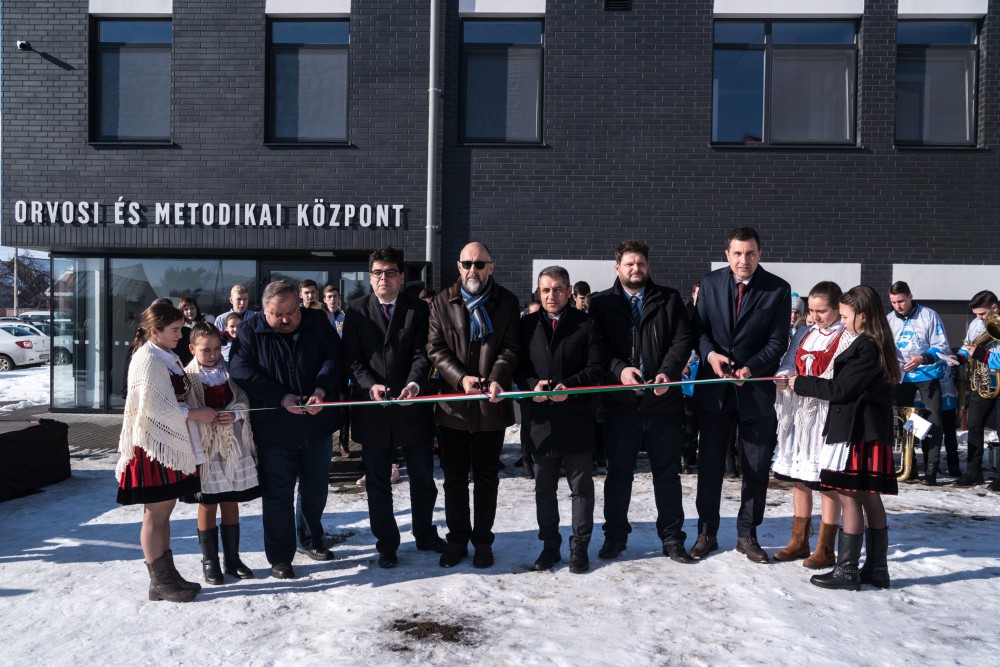 Átadták a Székelyföldi Jégkorong Akadémia új központját