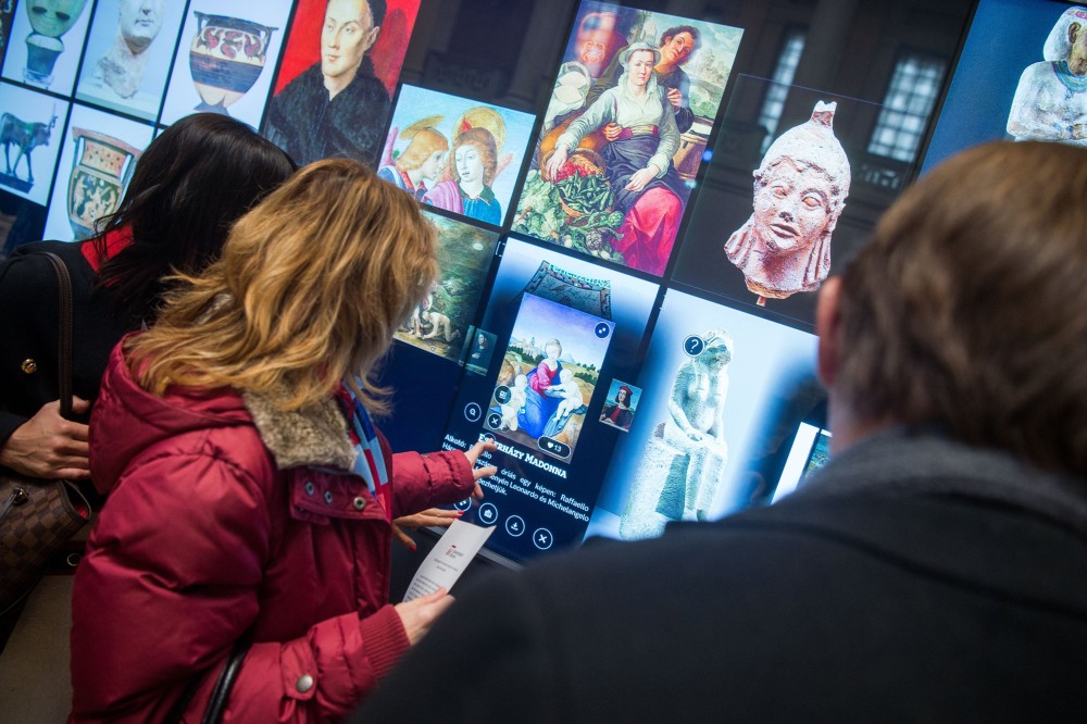 A világ legnagyobb múzeumi LCD fala