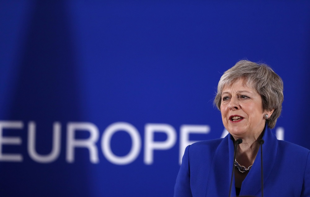 Theresa May a Brexit-tárgyalások újranyitását kéri az EU-tól