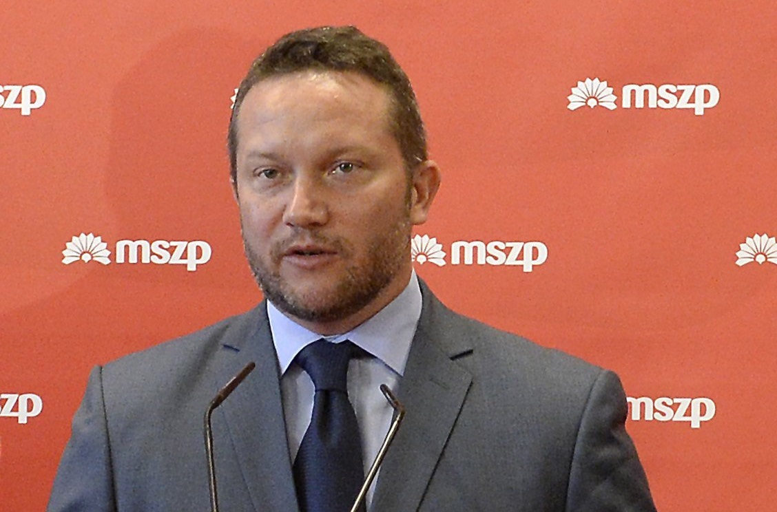 A szocik egyre nyíltabban képviselik Sorost