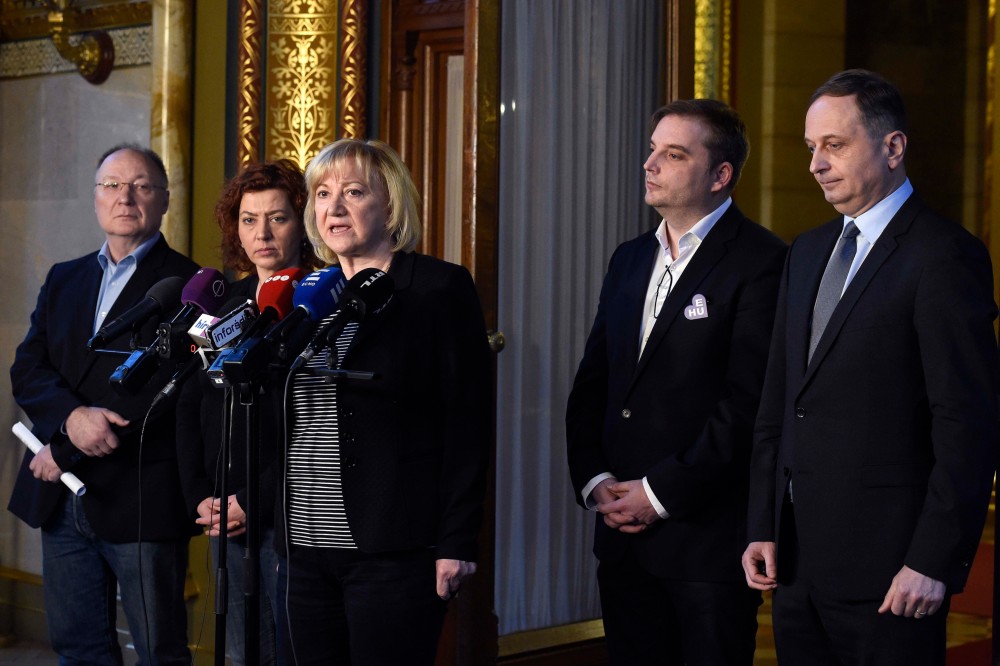 Ma is együtt léptek fel