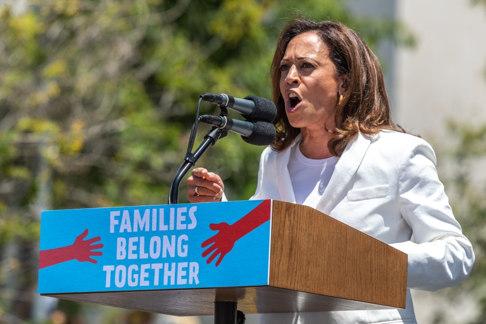 Újabb demokrata elnökjelölt-aspiráns adja fel