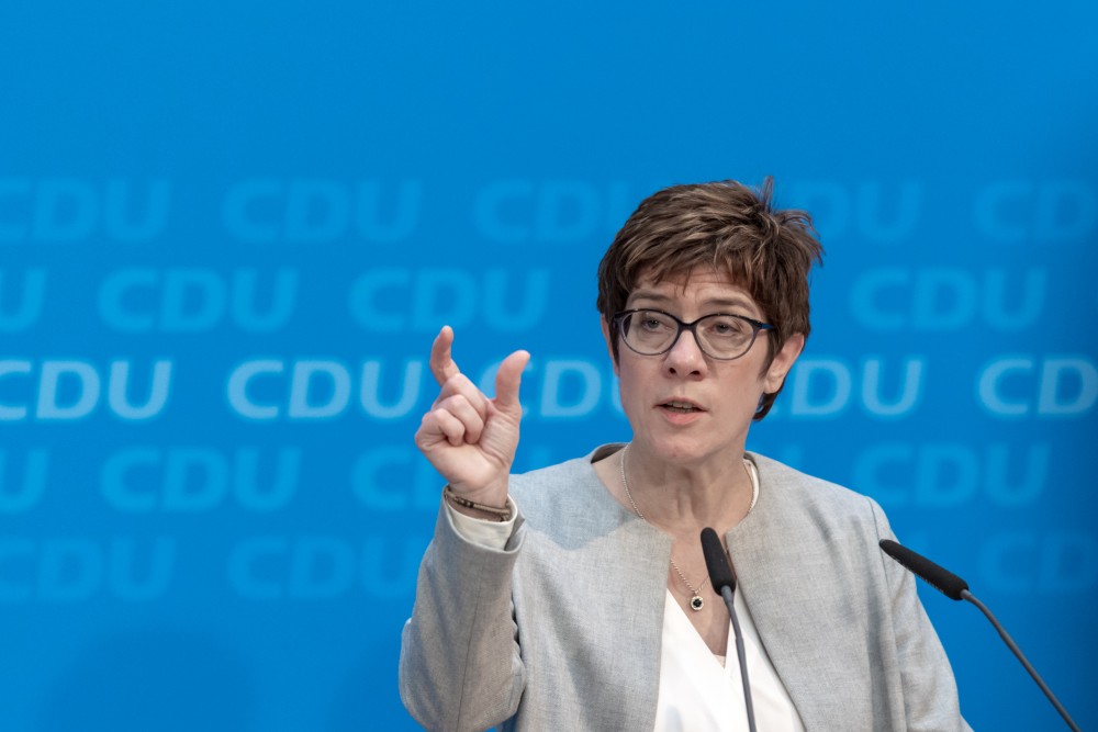 Kramp-Karrenbauer a Fidesz EPP-tagságáról elmélkedett