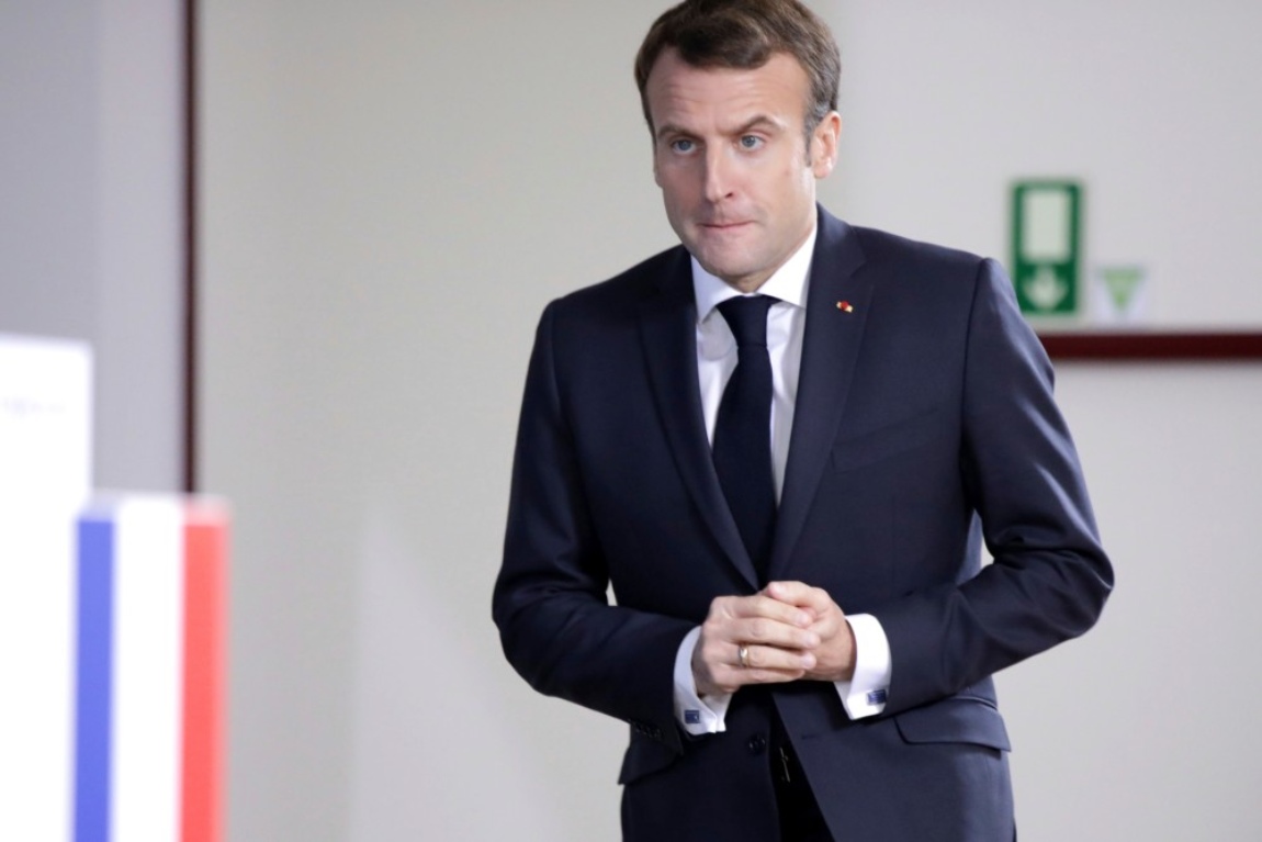 Macron szerint bűnrészesek a sárgamellényesek