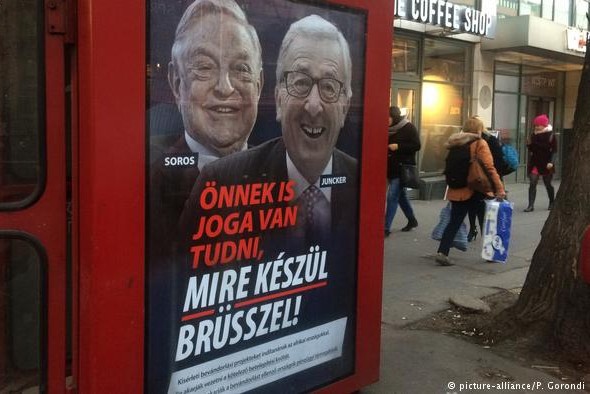 Kurz a plakátok miatt visong