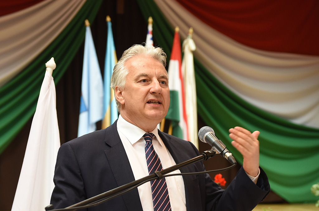 Bekéretik a svédországi magyar nagykövetet