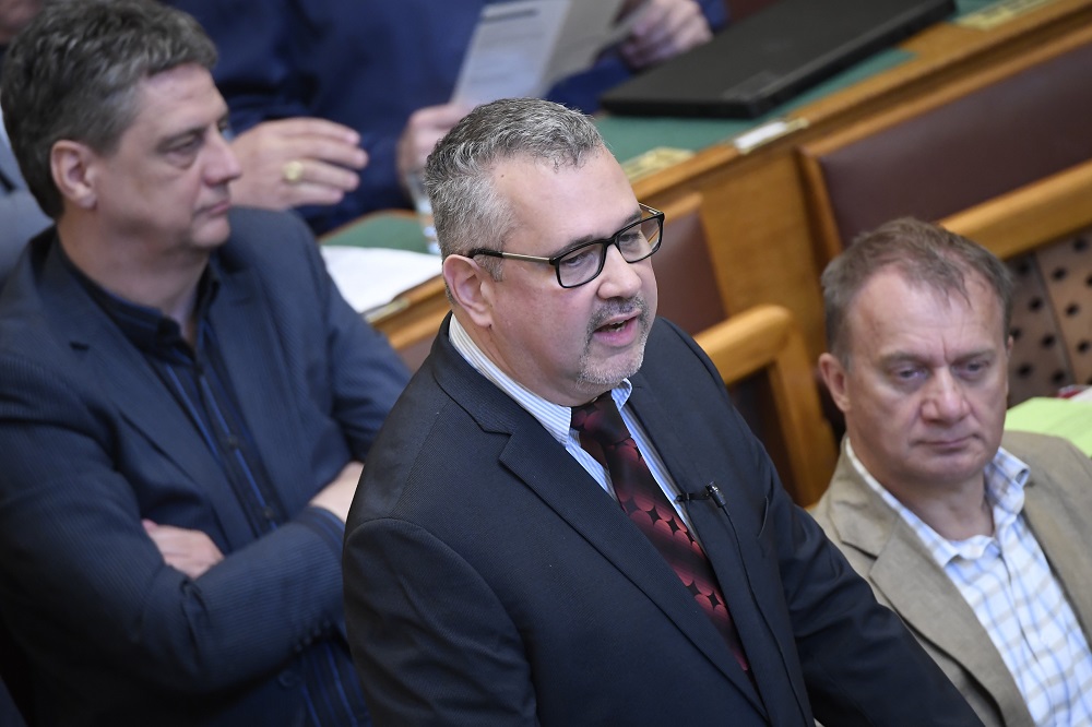 Nemzetközi szakértői vizsgálatot követel a DK