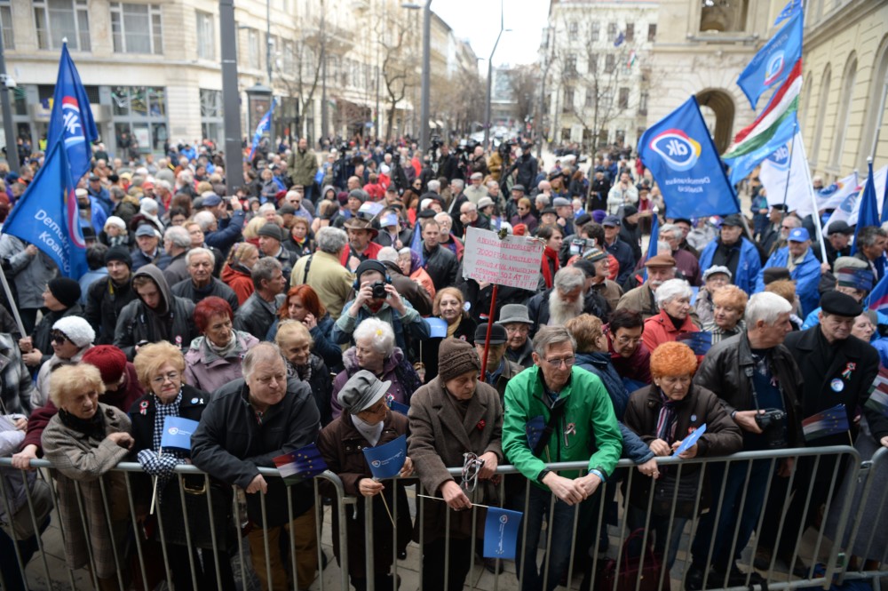Gyurcsány: nem elég morgolódni