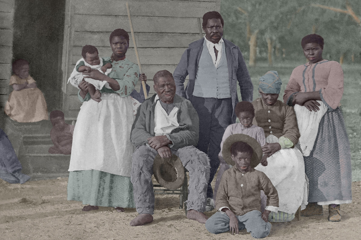 Rabszolgafotók miatt perli a Harvardot