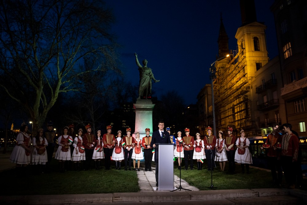 Most szavazatokkal kell küzdeni