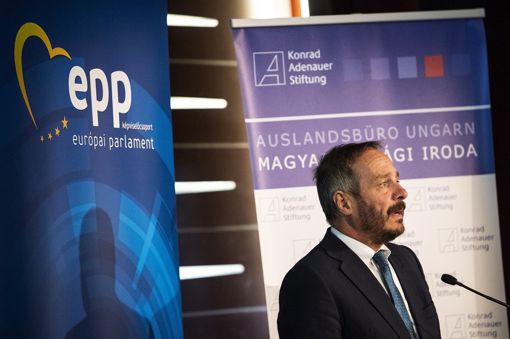 Folytatódni fog a párbeszéd a Fidesz európai néppárti tagságáról