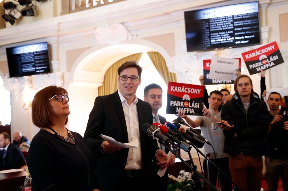 Karácsony a parkolásról értekezett