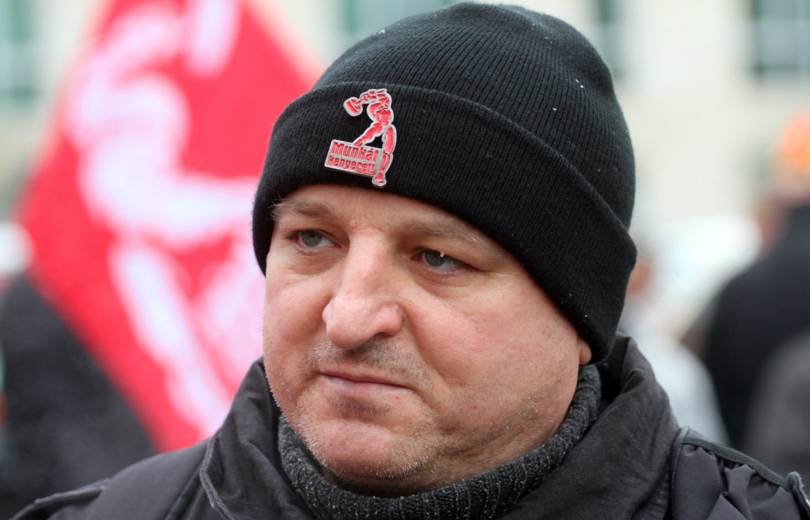 Komjáthi sztrájkra buzdított egy kormányablakban