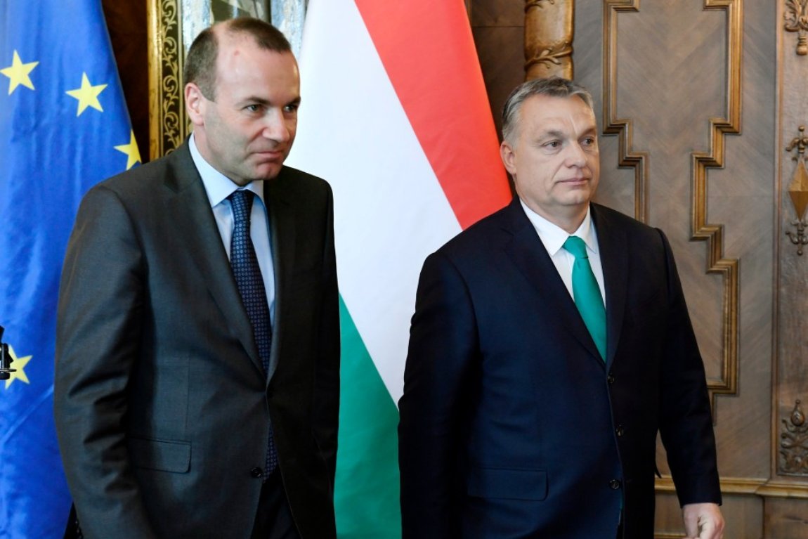 Weber a saját pozícióját is stabilizálná