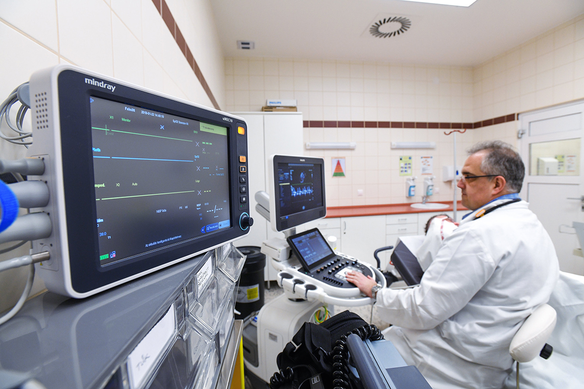 Hatezerrel több orvos