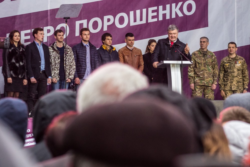 Kárpátalján kampányolt Porosenko