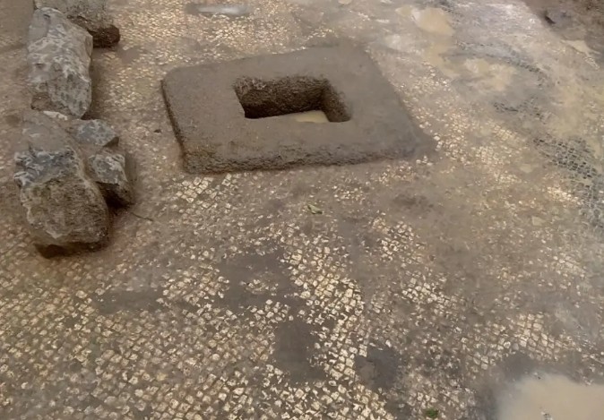 Másfél évezredes szőlőprést találtak