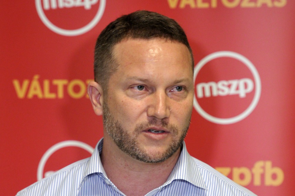 Végre az EU-t leckézteti Ujhelyi