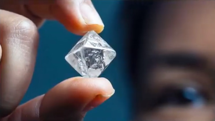 Hatalmas fehér gyémántot találtak Ausztráliában