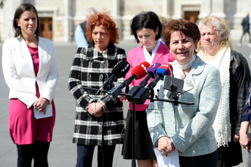 Szerintük a kormány csapta be a kilakoltatottakat