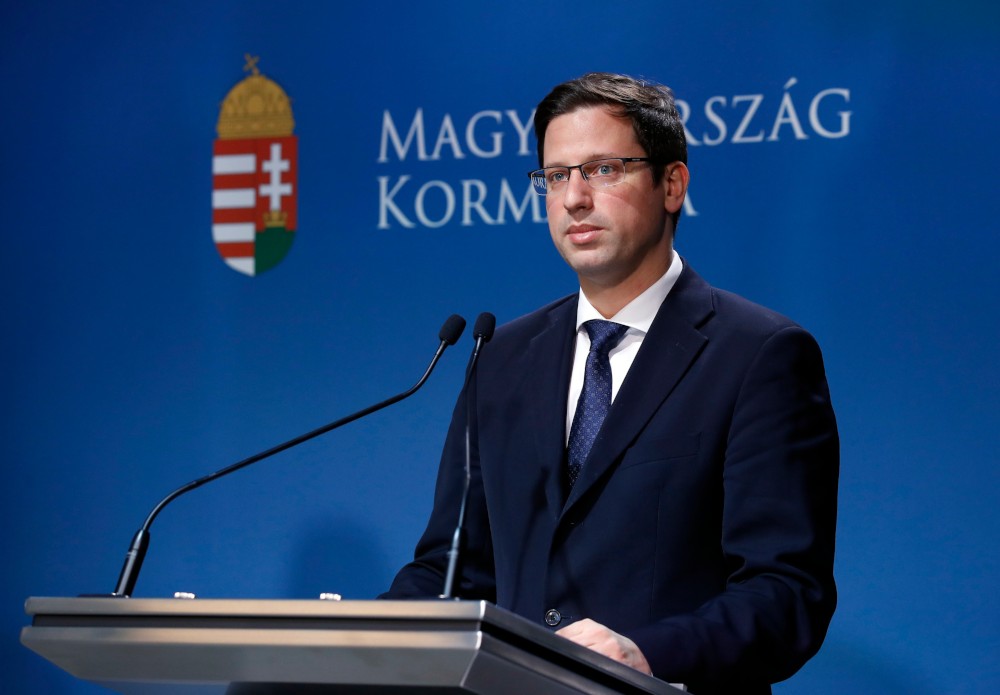 Le kell állítani a migránskártyaprogramot