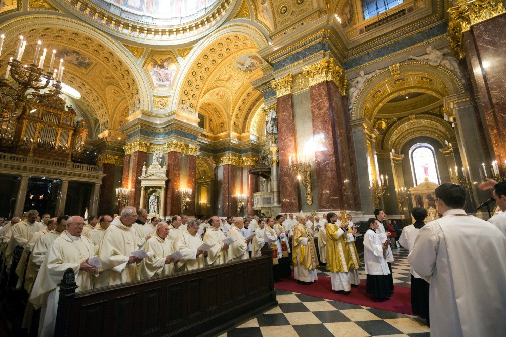 Elkezdődött a szent háromnap