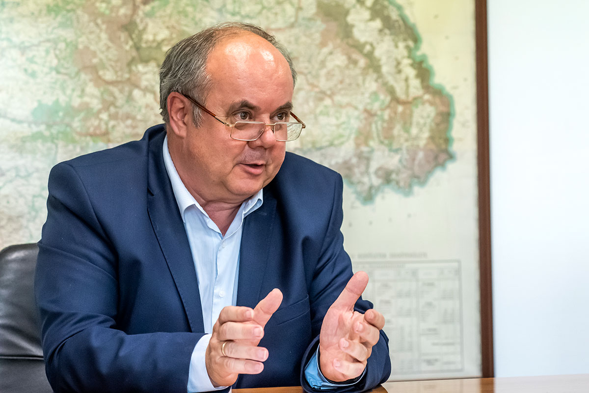 Új lendület földügyekben