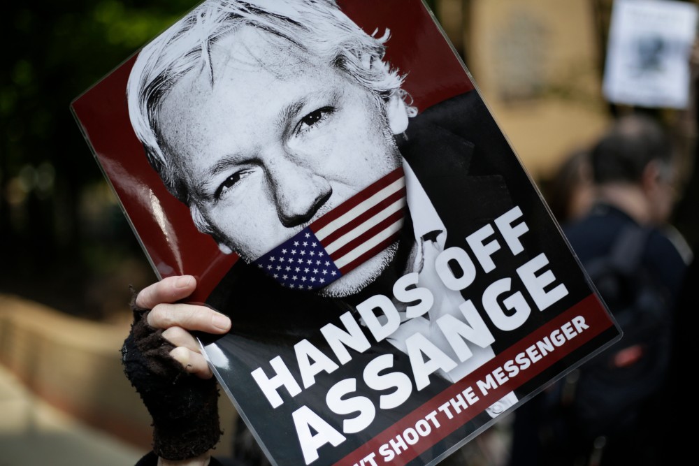 Kínzásnak vetették alá a Wikileaks-alapítót?