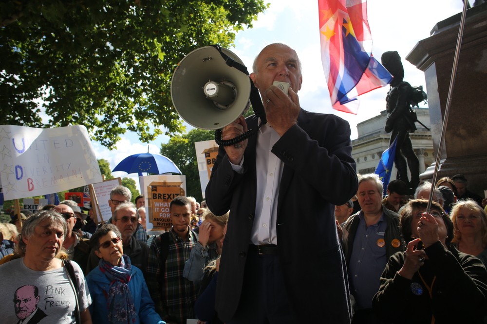 Már a Liberális Demokraták a legnépszerűbb brit párt