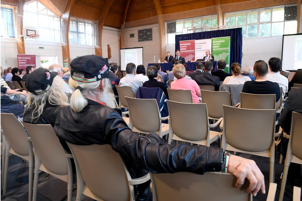 A Jobbik elszigetelődéssel riogat
