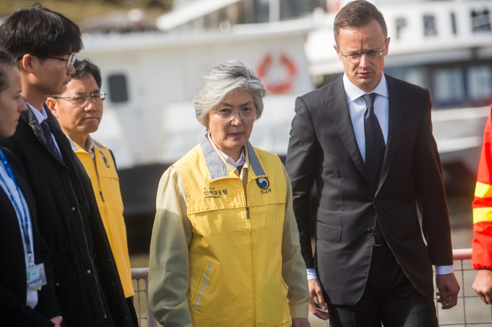 A tragédia helyszínén járt a dél-koreai külügyminiszter