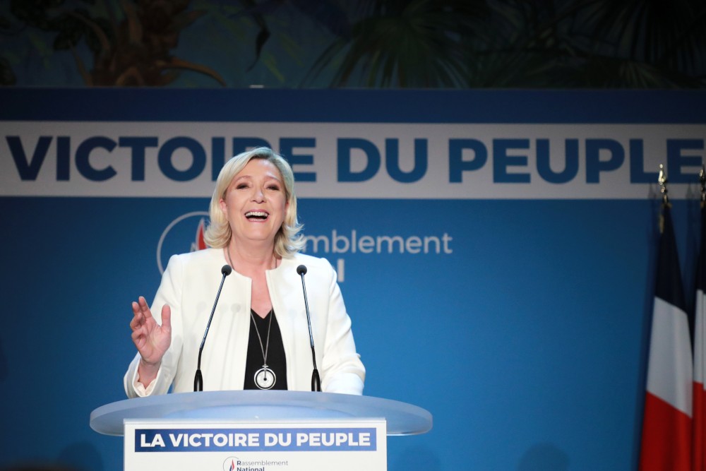Le Pen előrehozott választásokat követel