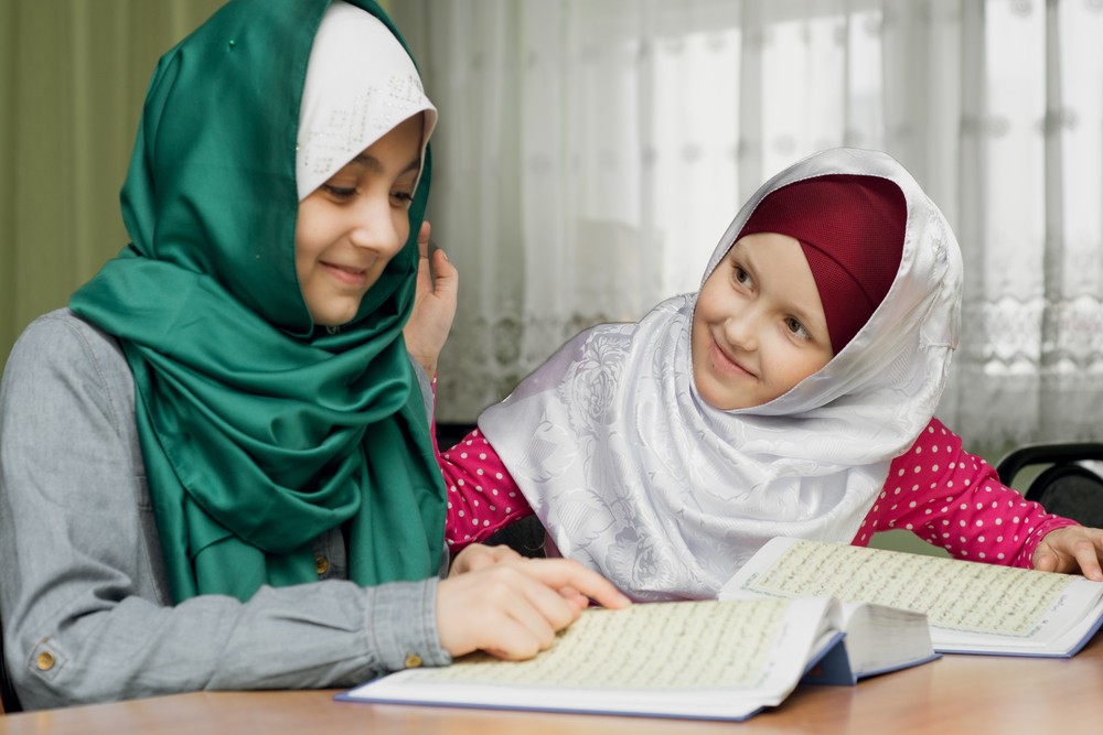 Magtámadnák a fejkendőviselést tiltó jogszabályt