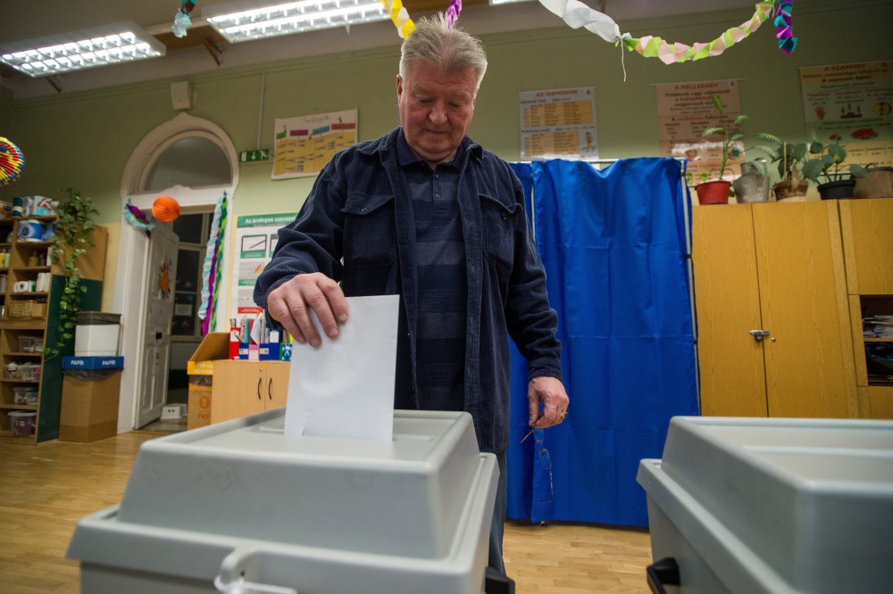 Megnyitottak a szavazókörök