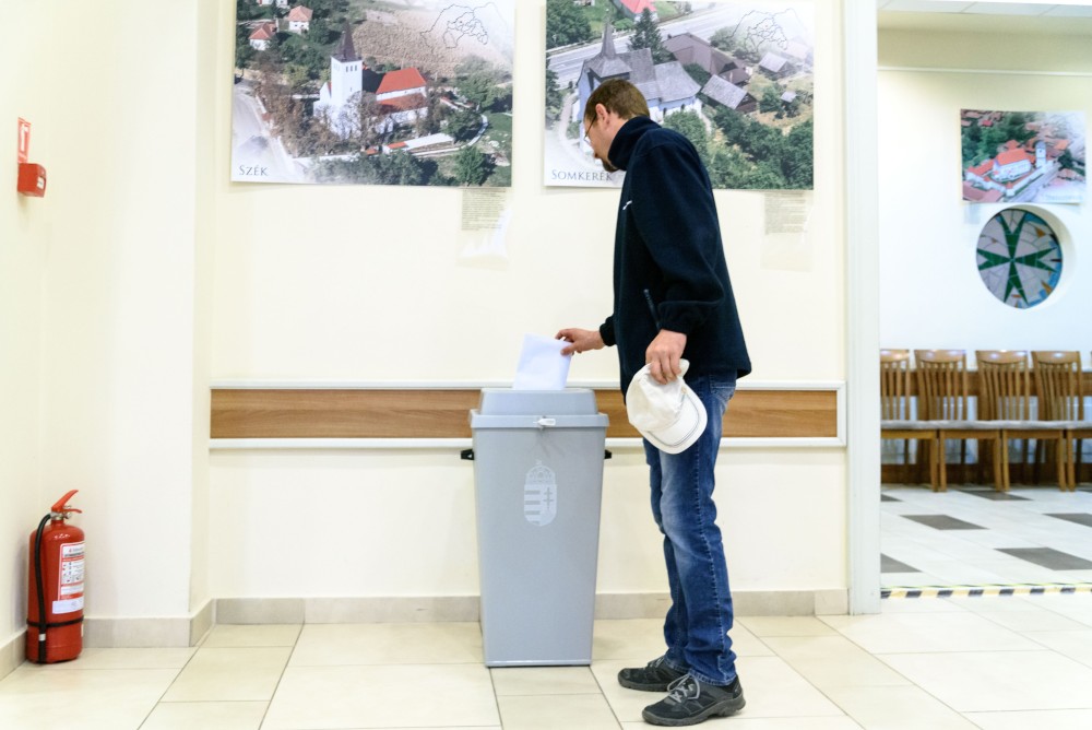 Romániában ma népszavazást is tartanak