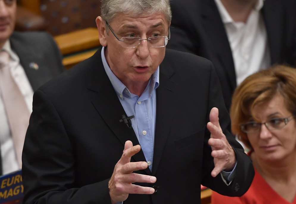 A bevándorlókra szórnák a pénzt Gyurcsányék