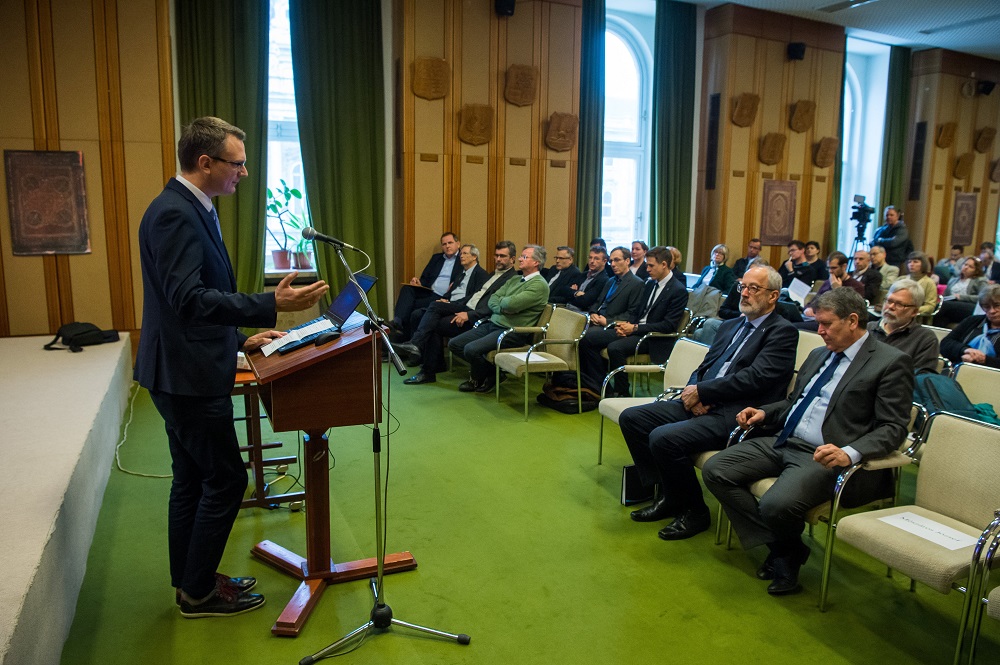 Korszakos fejlesztés a Magyar Nemzeti Névtér