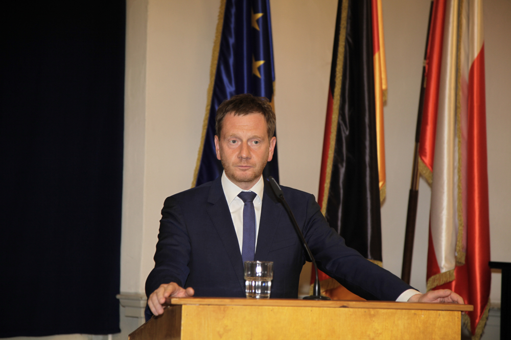 Bírálatok kereszttüzében a Putyint meghívó szász miniszterelnök