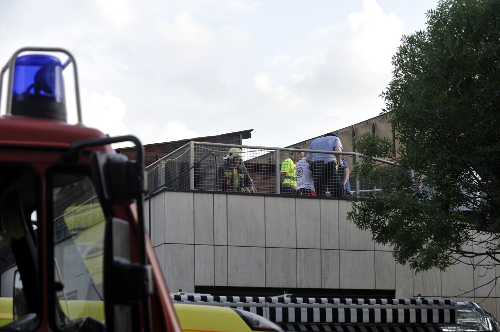 Gondatlanság okozta a halálos tüzet a MOM Sportközpont tetején