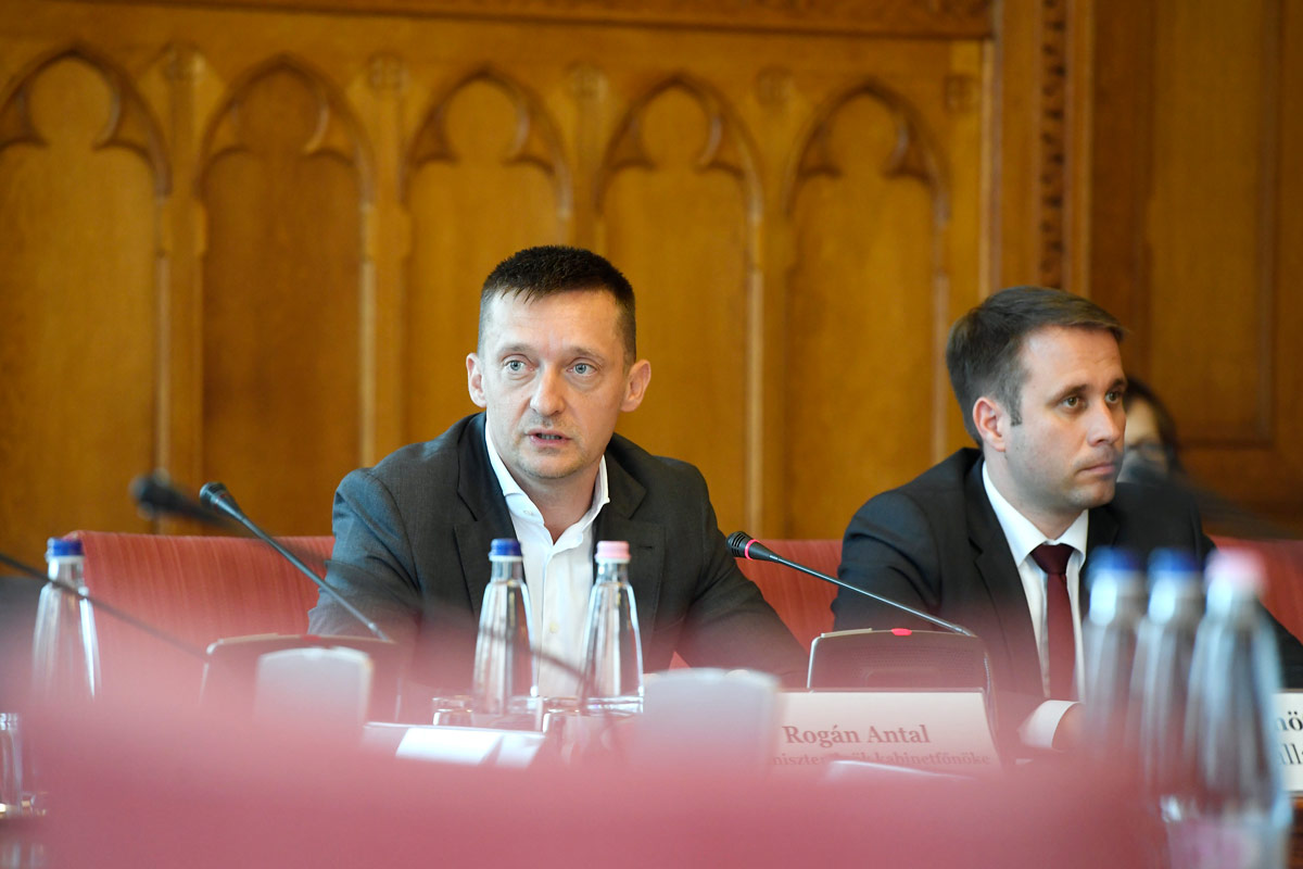 A gazdasági növekedés fenntartására kell összpontosítani