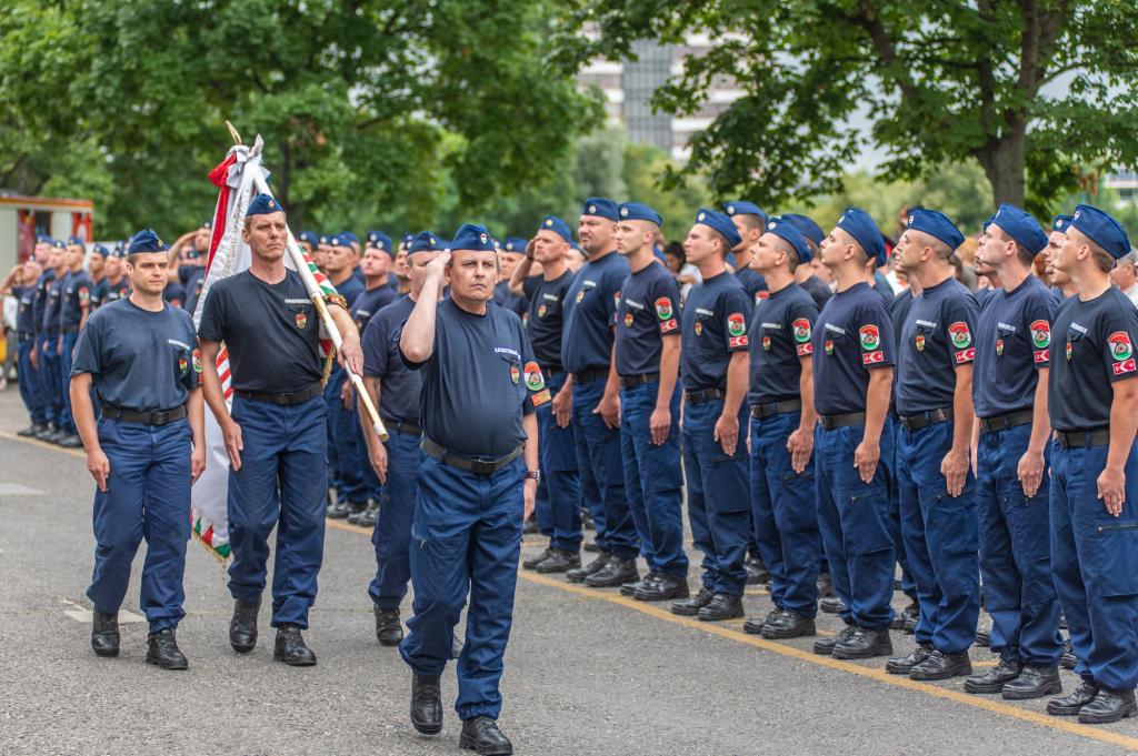 Tűzoltók tettek esküt Budapesten