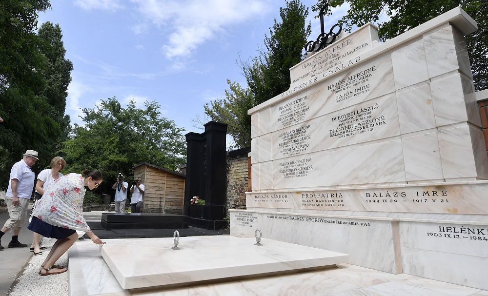 Megemlékezés Hajós Alfréd felújított síremlékénél