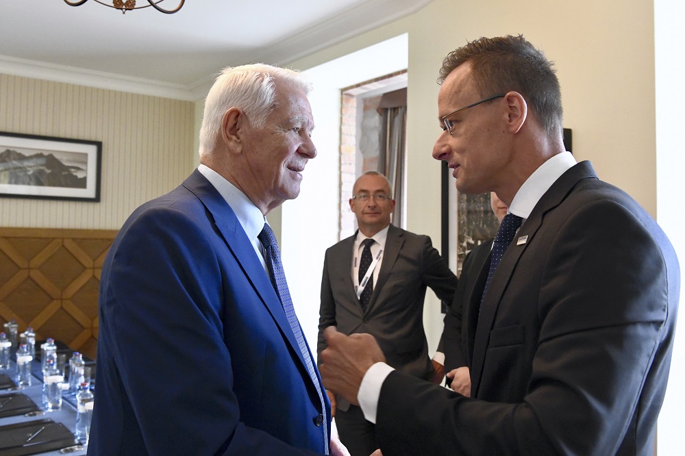 Tárgyalást folytatott a magyar és a román külügyminiszter